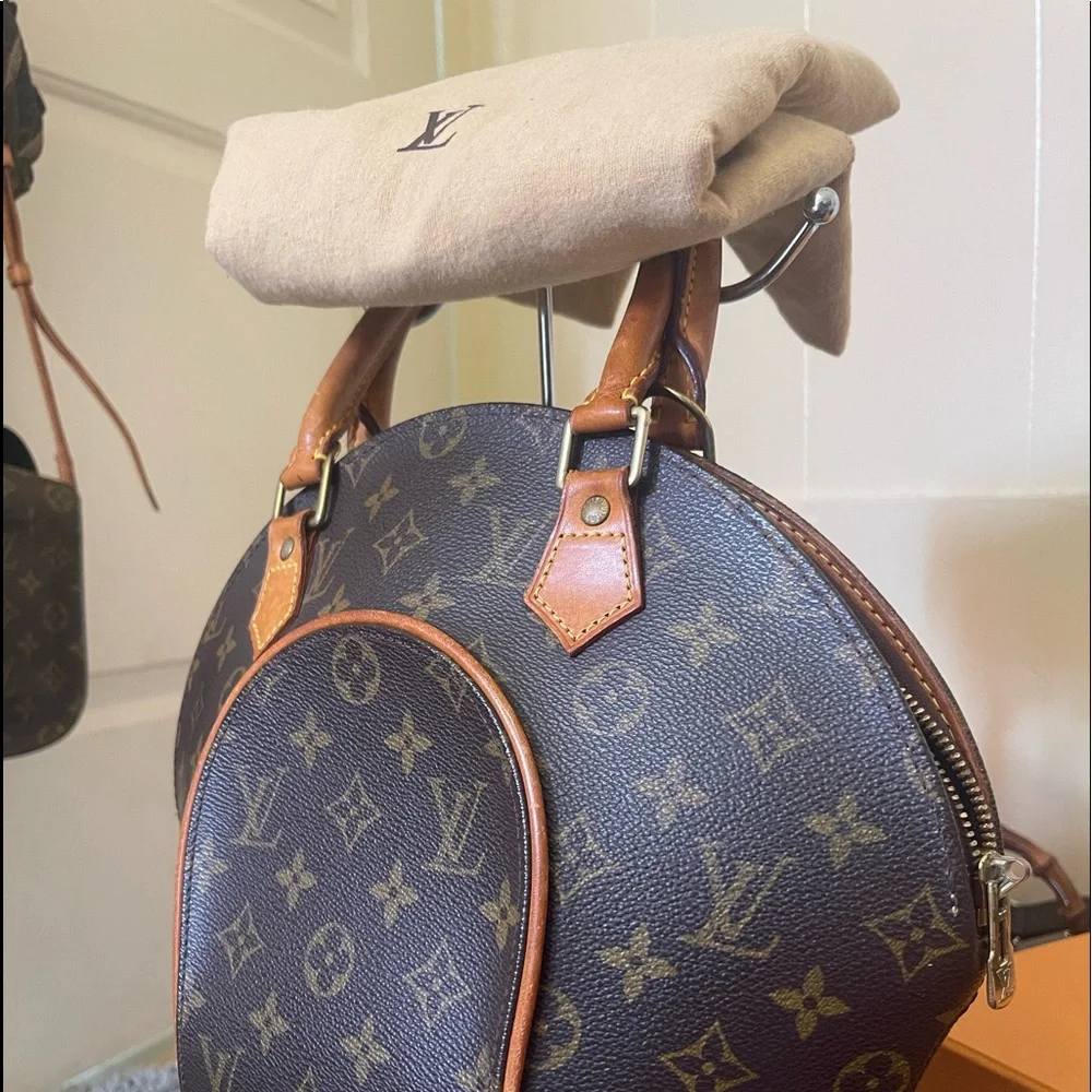 ‼️SOLD‼️Authentic LV Ellipse - Picture 1 of 11